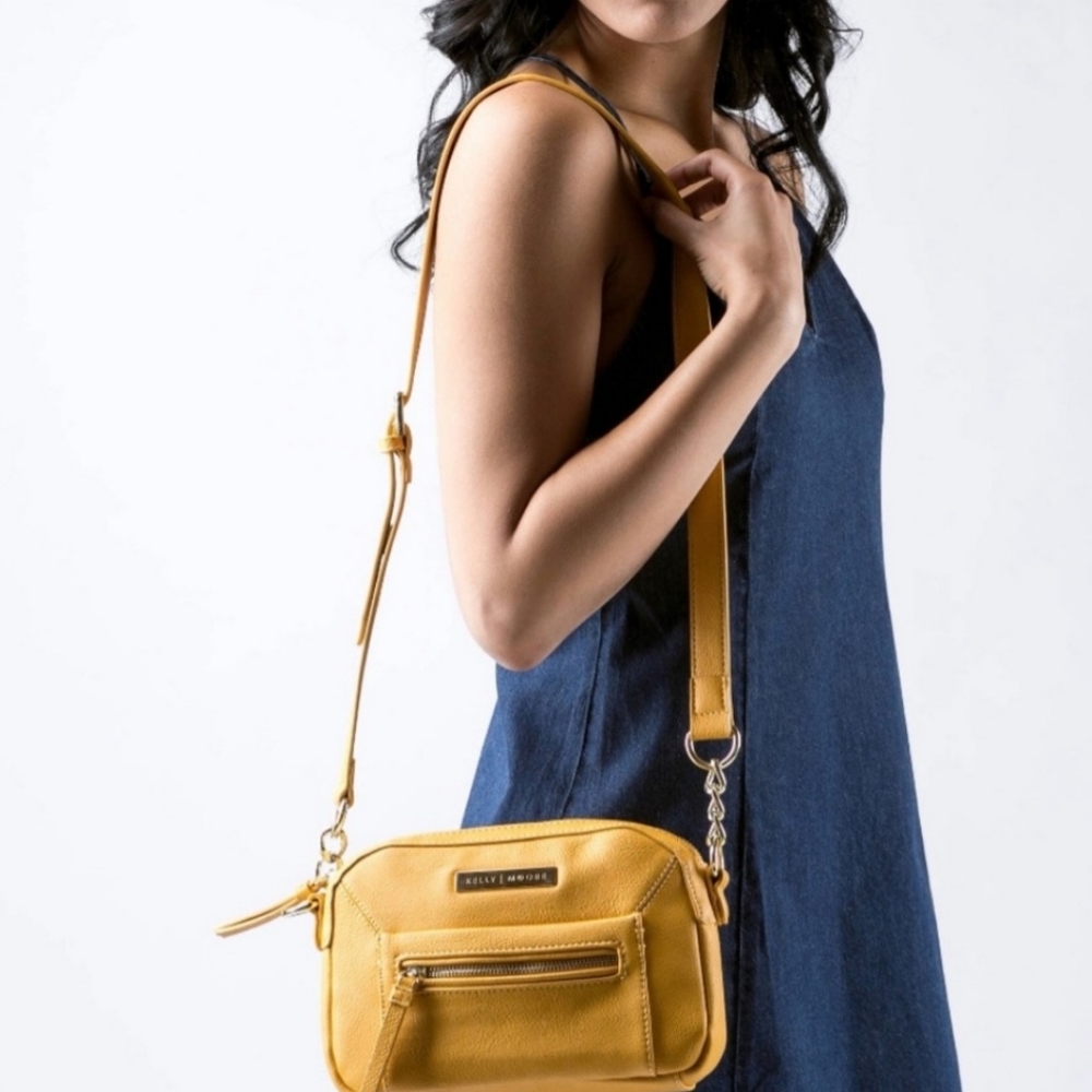 EUC Kelly Moore Riverdale camera bag in mustard